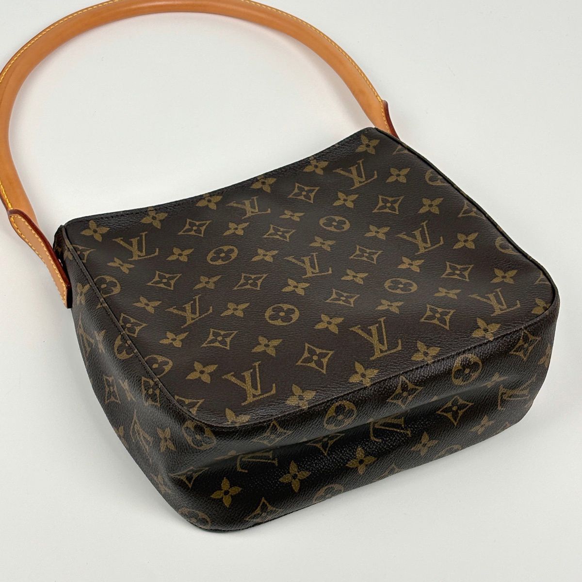 Louis Vuitton Looping MM Shoulder Bag Monogram Brown — view 2