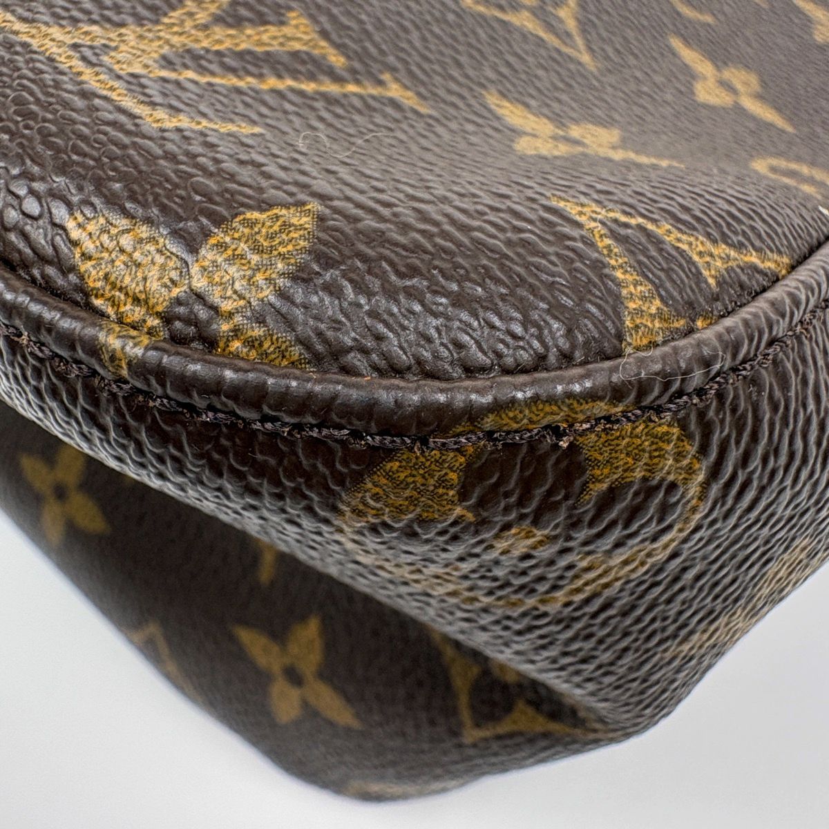 Louis Vuitton Looping MM Shoulder Bag Monogram Brown — view 3