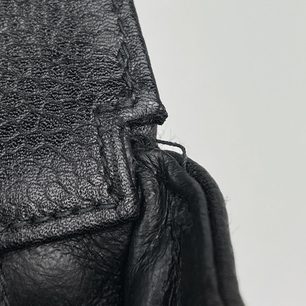 Chanel Shoulder Bag Quilted CC Logo Caviar Leather Black — view 8