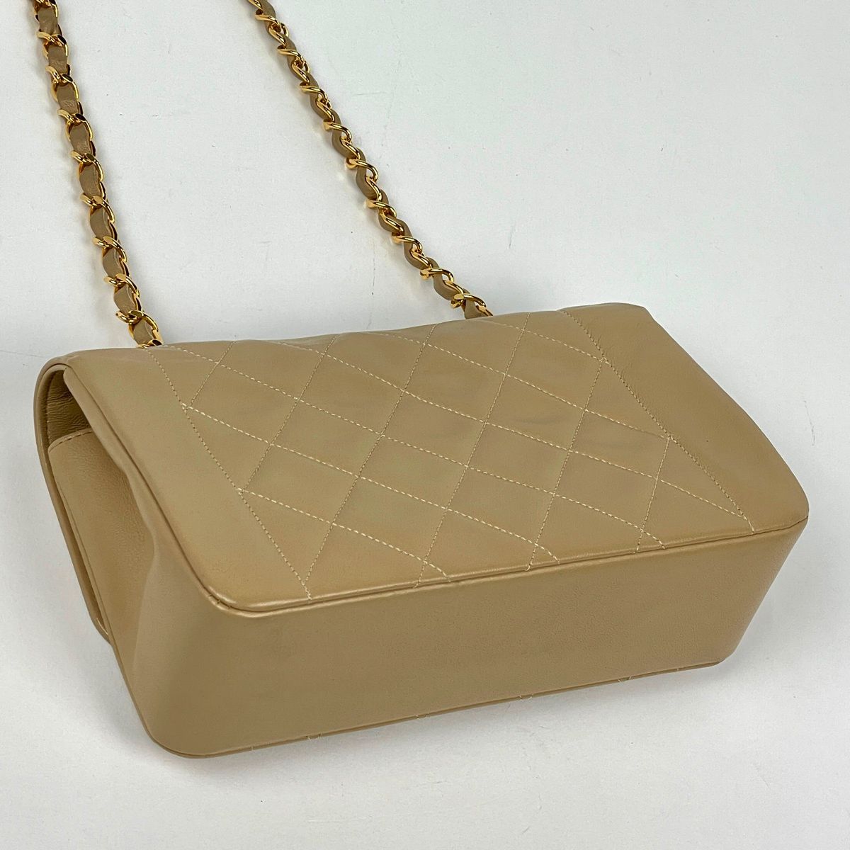 Chanel Shoulder Bag CC Logo Quilted Leather Beige — view 2