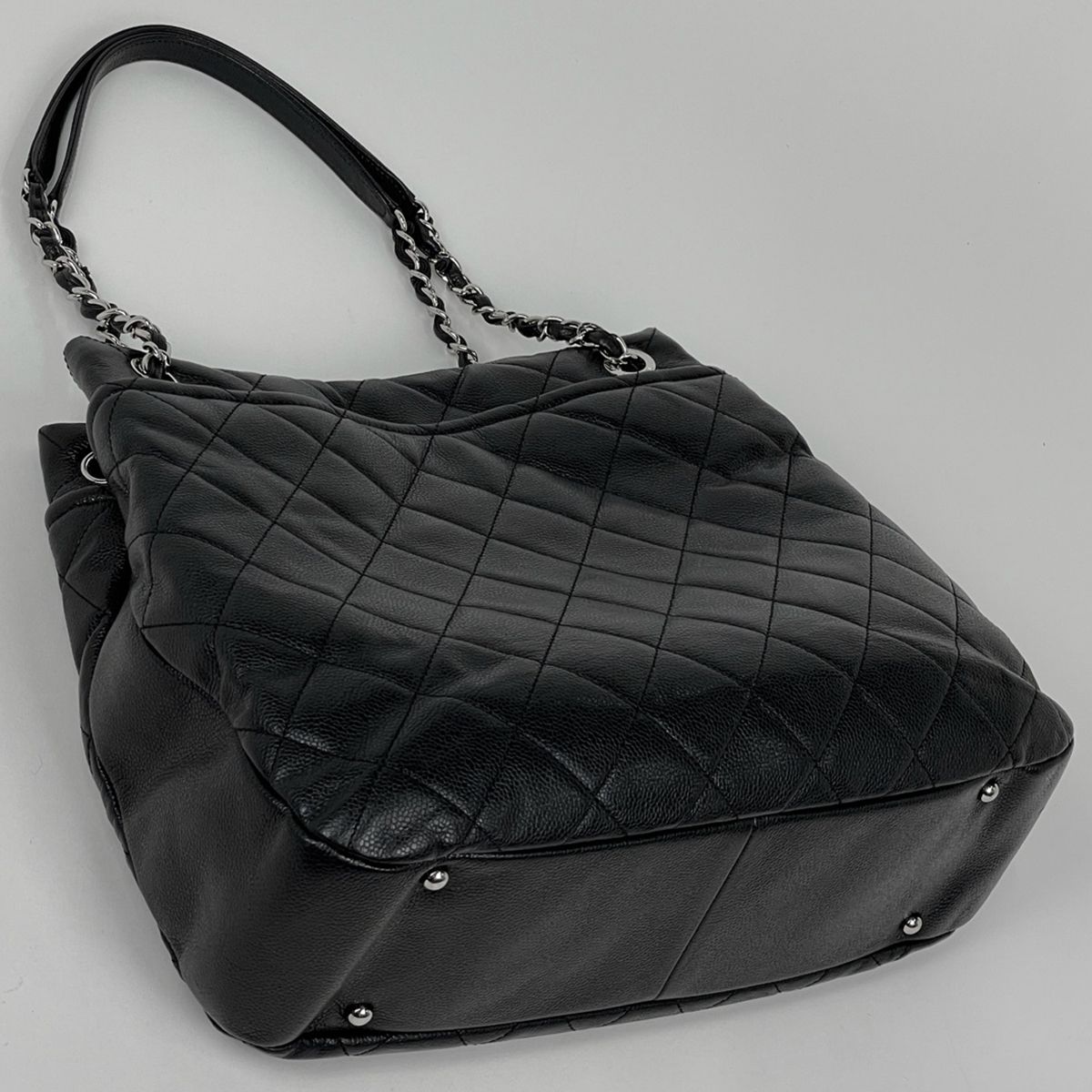 Chanel Tote Bag CC Logo Quilted Caviar Leather Black — view 2