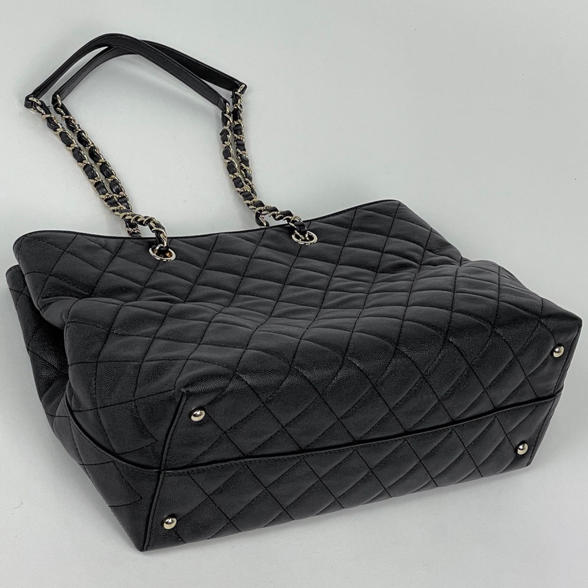 Chanel Tote Bag CC Logo Caviar Leather Black — view 2
