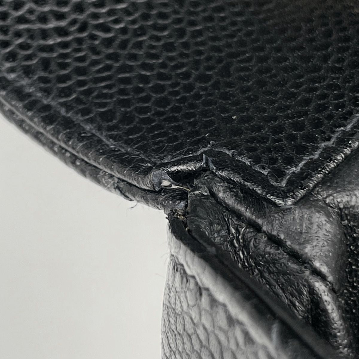 Chanel Shoulder Bag CC Logo Quilted Chain Caviar Leather Black — view 5