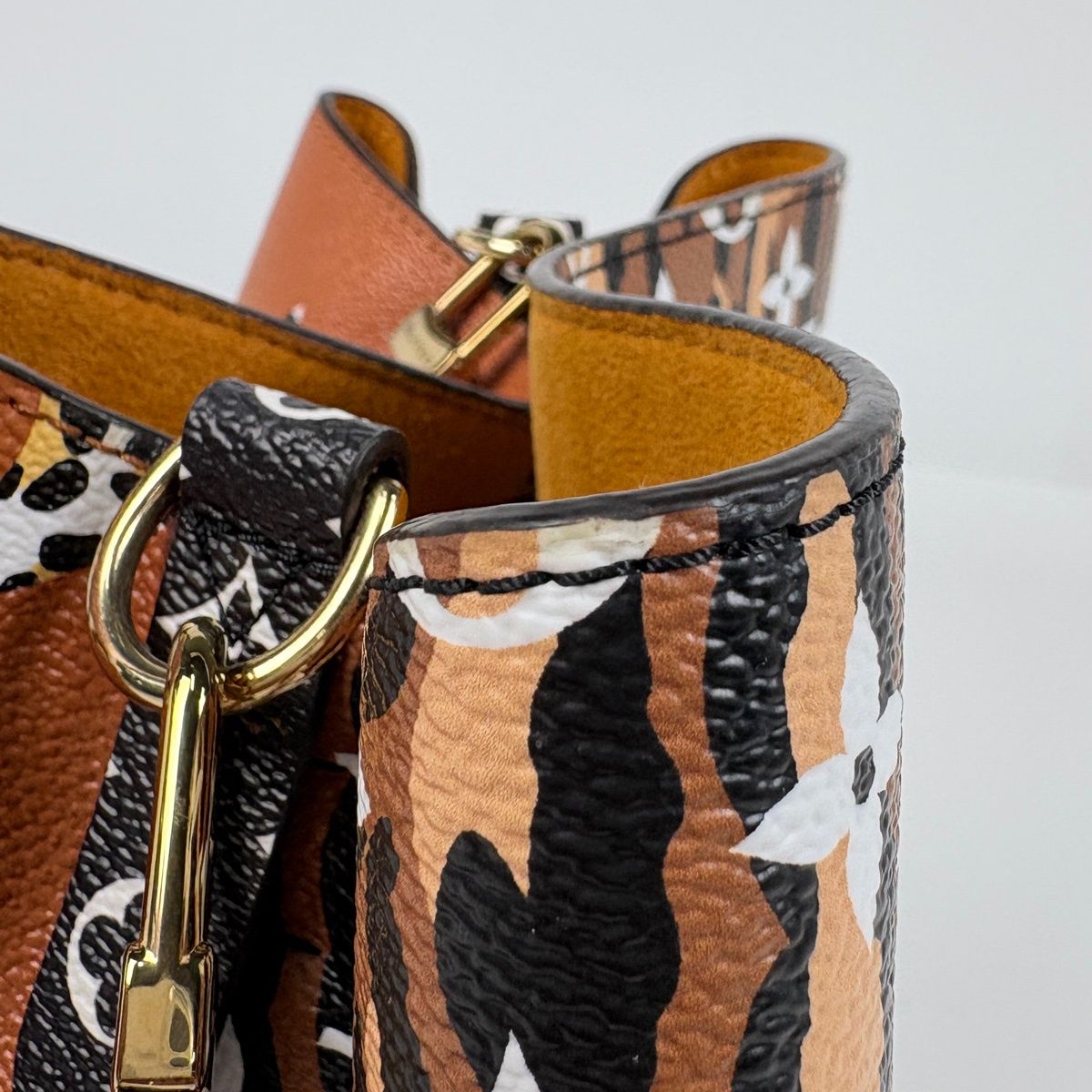 Louis Vuitton Neo Noe Shoulder Bag Monogram Jungle Glitter le Multicolor — view 4