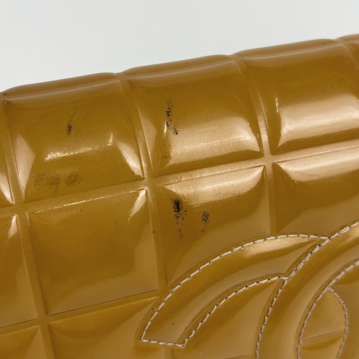 Chanel Shoulder Bag CC Logo Choco Bar Patent Leather Brown — view 6