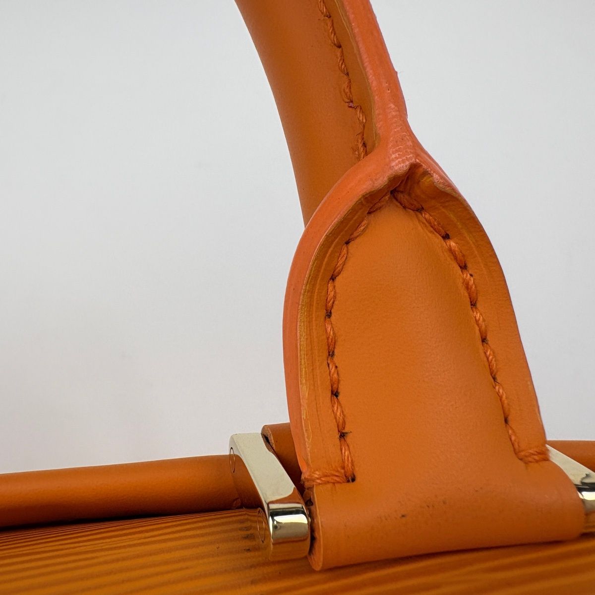 Louis Vuitton D'anura MM Handbag 2-Way Epi Mandarin Orange — view 7