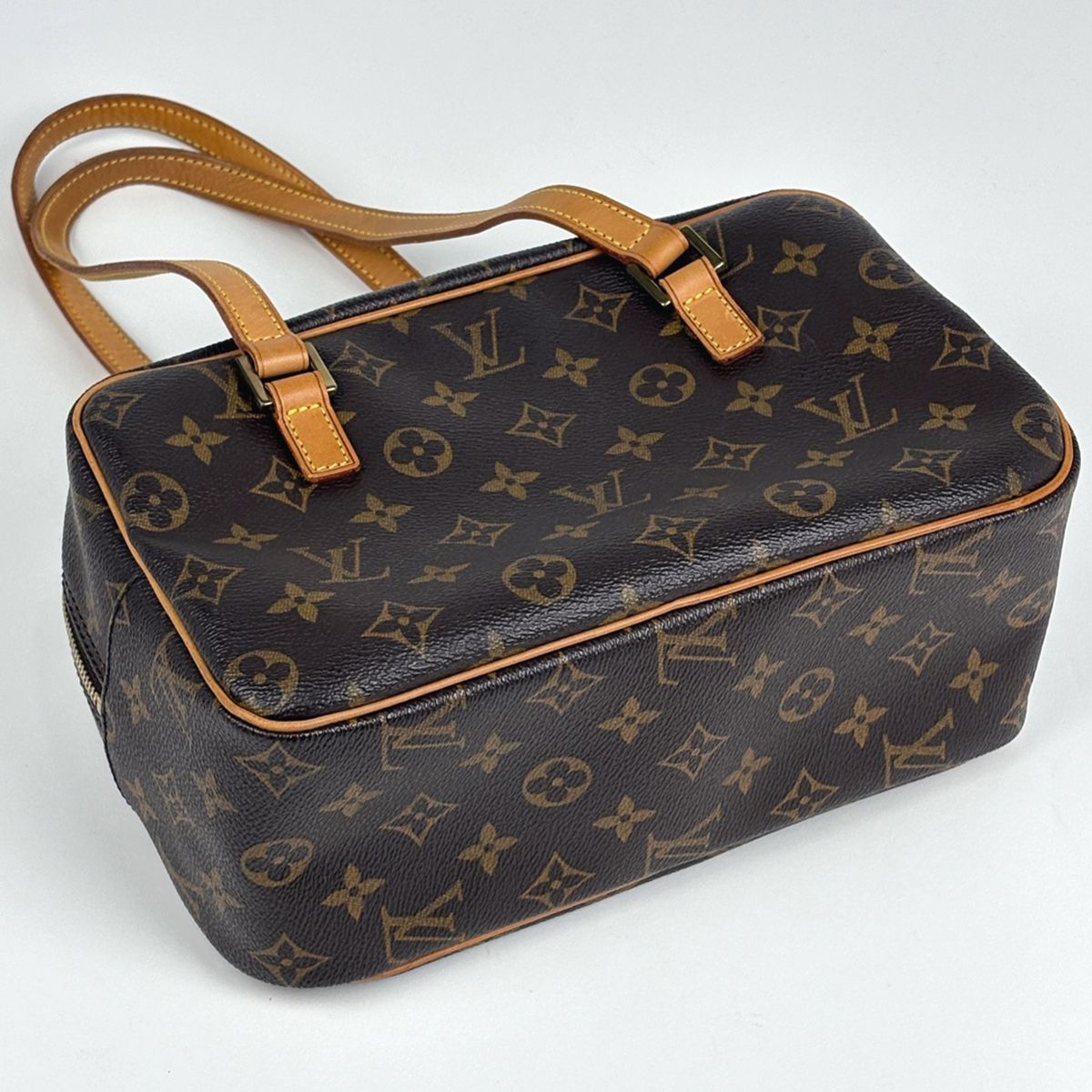 Louis Vuitton Cite MM Shoulder Bag Monogram Brown — view 2
