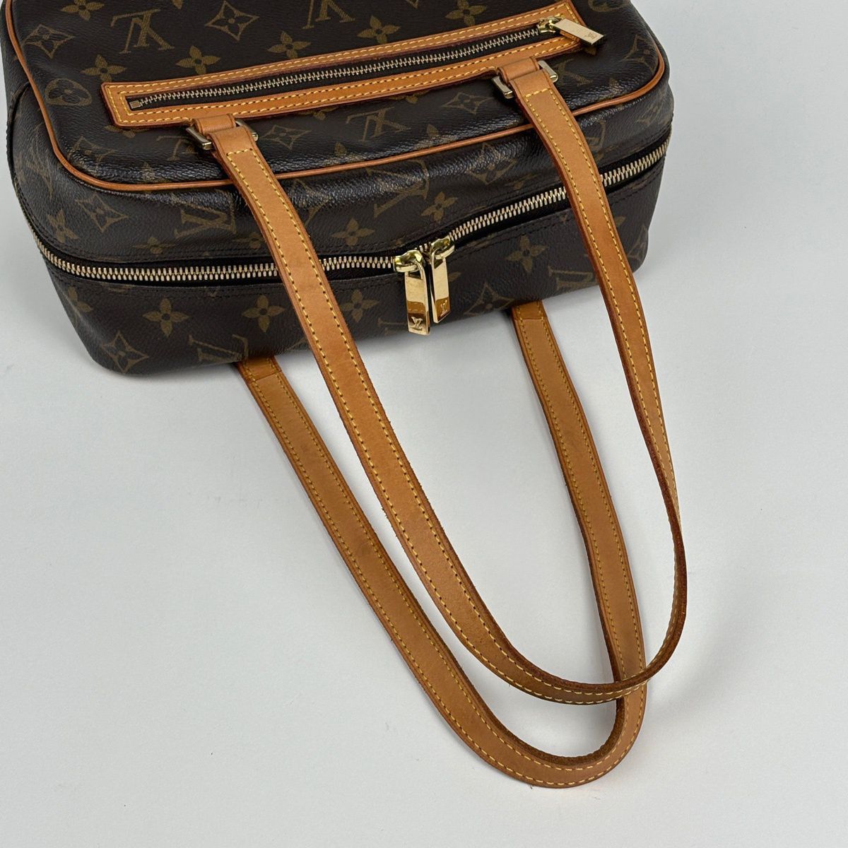 Louis Vuitton Cite MM Shoulder Bag Monogram Brown — view 8
