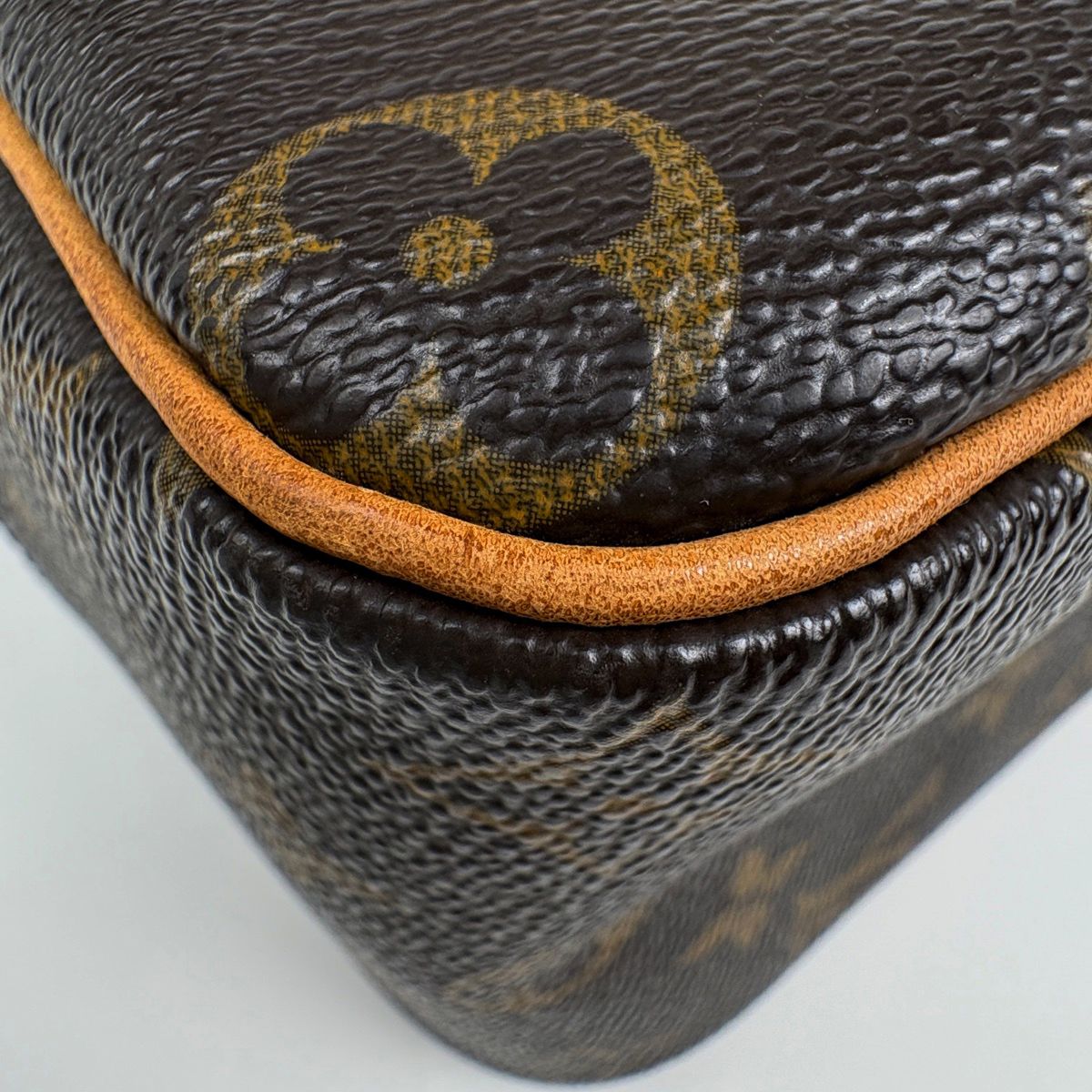 Louis Vuitton Cite MM Shoulder Bag Monogram Brown — view 3