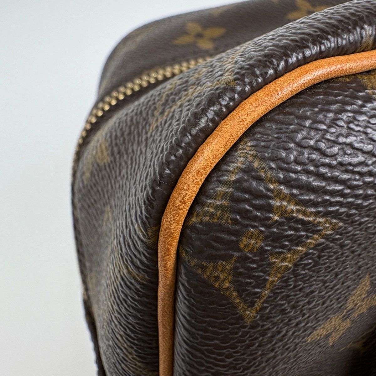 Louis Vuitton Cite MM Shoulder Bag Monogram Brown — view 4