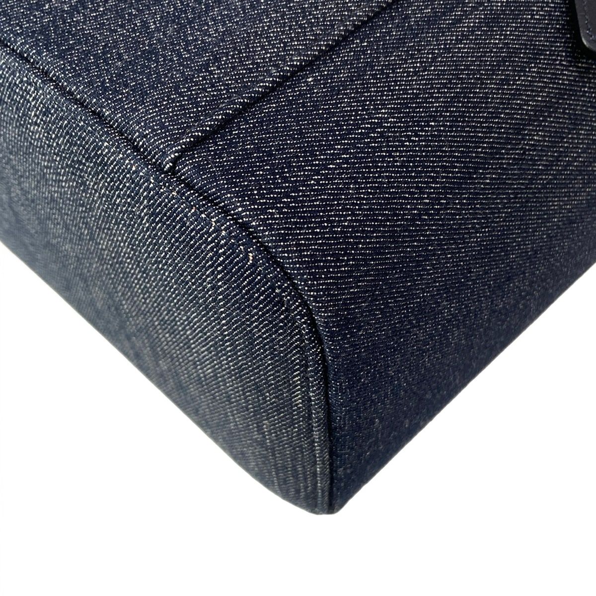Chanel Vanity Bag Deauville Navy — view 8