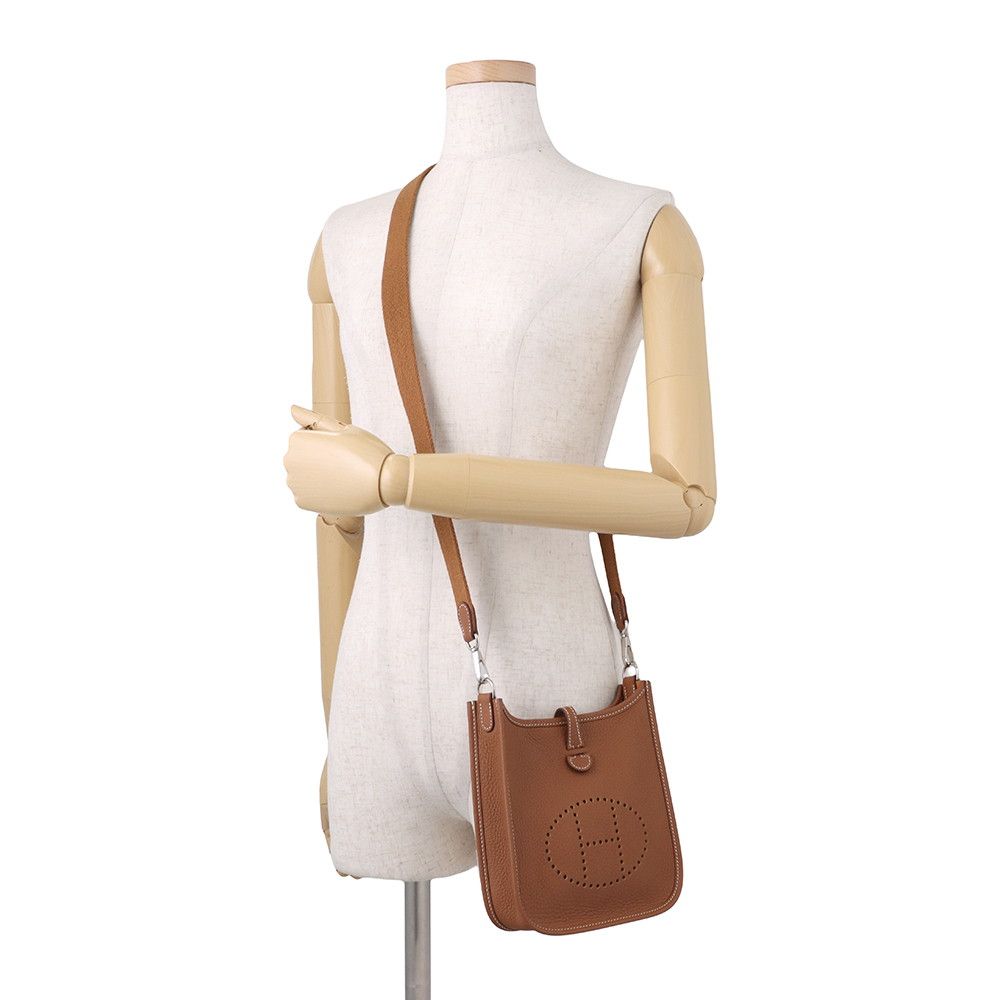 Hermes Shoulder Bag Evelyne TPM 111 Amazon Gold Silver Taurillon Clemence — view 4