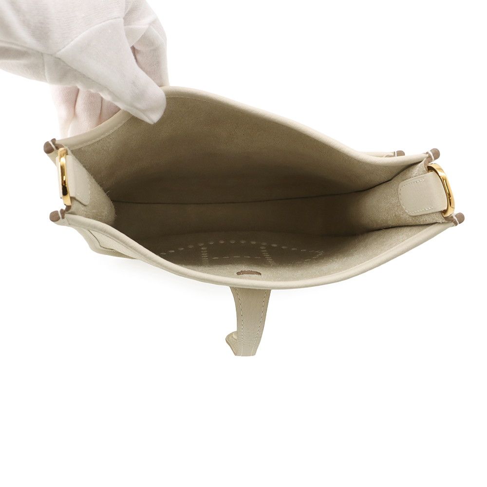 Hermes Shoulder Bag Evelyne 3 23 Craie Gold Taurillon Clemence — view 4