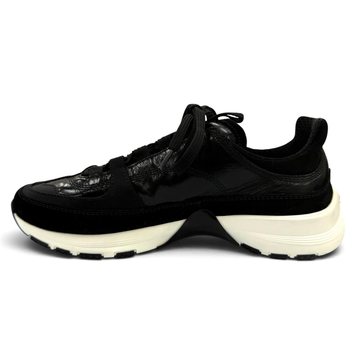Chanel CC Logo Lace-up Leather Low-Top Sneakers Black — view 6