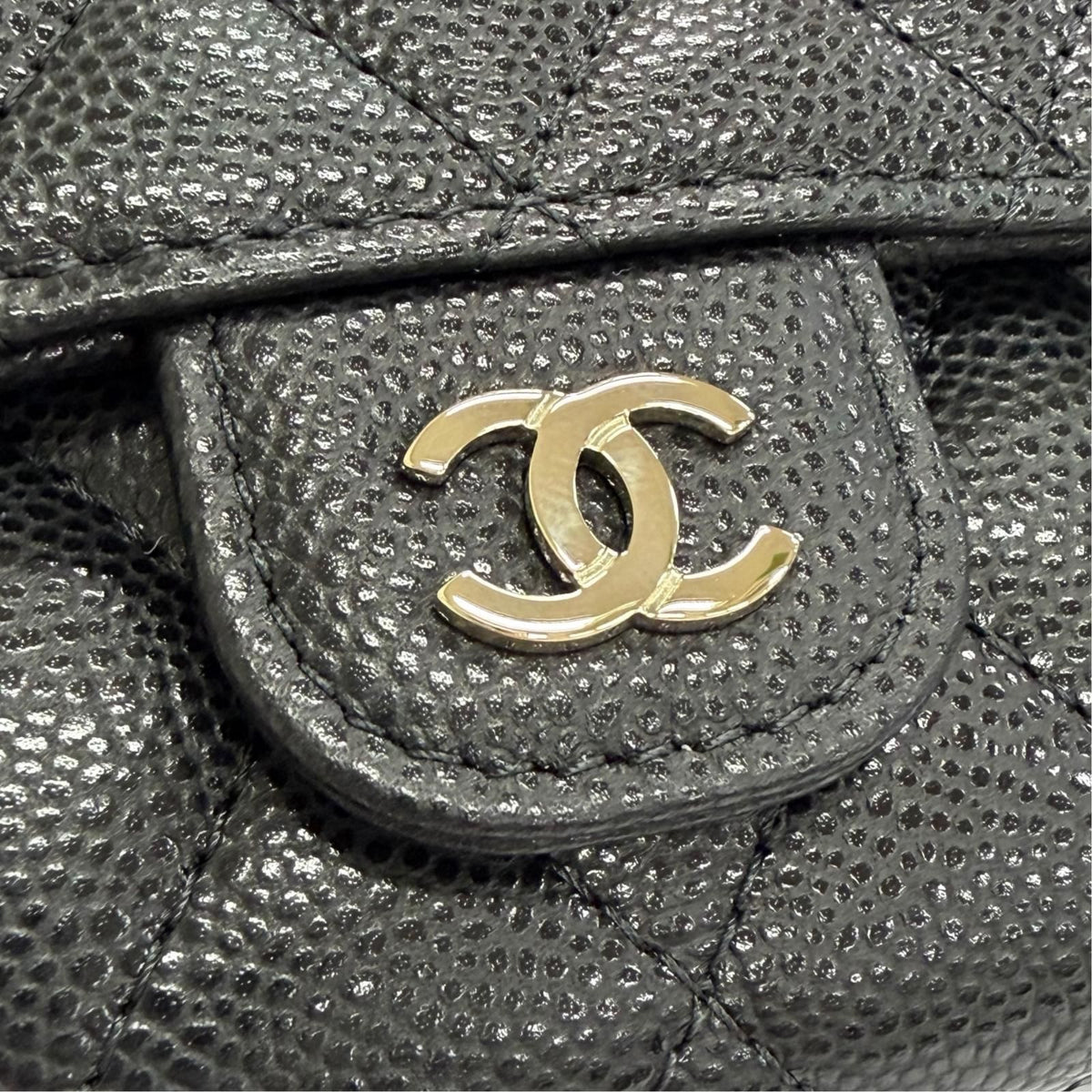 Chanel Caviar Leather CC Logo Quilted Timeless Classic Line Flap Compact Wallet — view 7