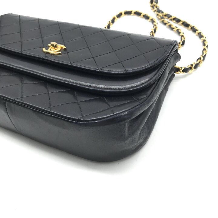 Chanel CC Logo Quilted Turnlock Leather Shoulder Bag Vintage Black — view 5