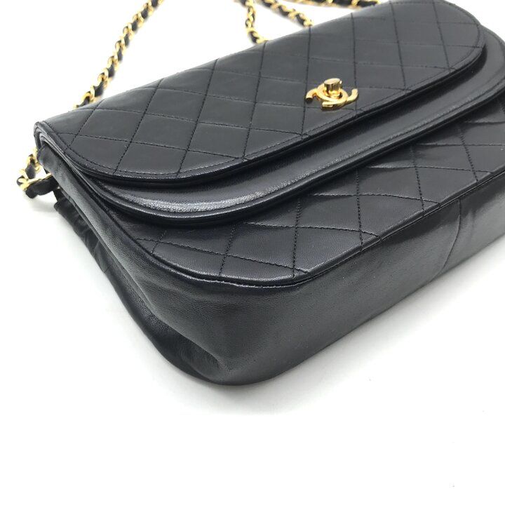 Chanel CC Logo Quilted Turnlock Leather Shoulder Bag Vintage Black — view 4