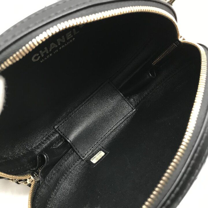 Chanel la Pausa CC Logo Fringe V-stitch Chain Shoulder Bag Leather Black — view 8