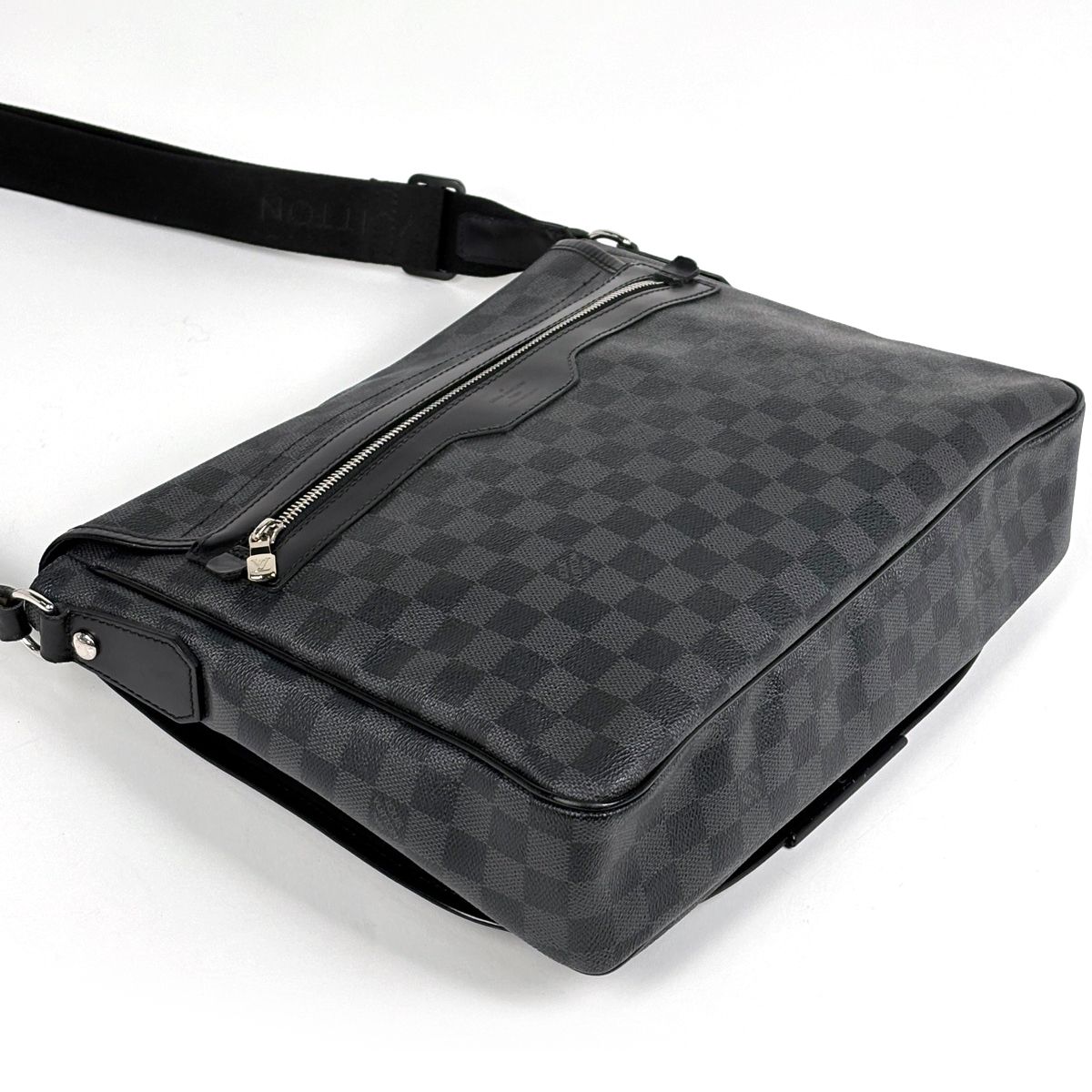 Louis Vuitton Daniel MM Messenger Bag Damier Graphite Black — view 2