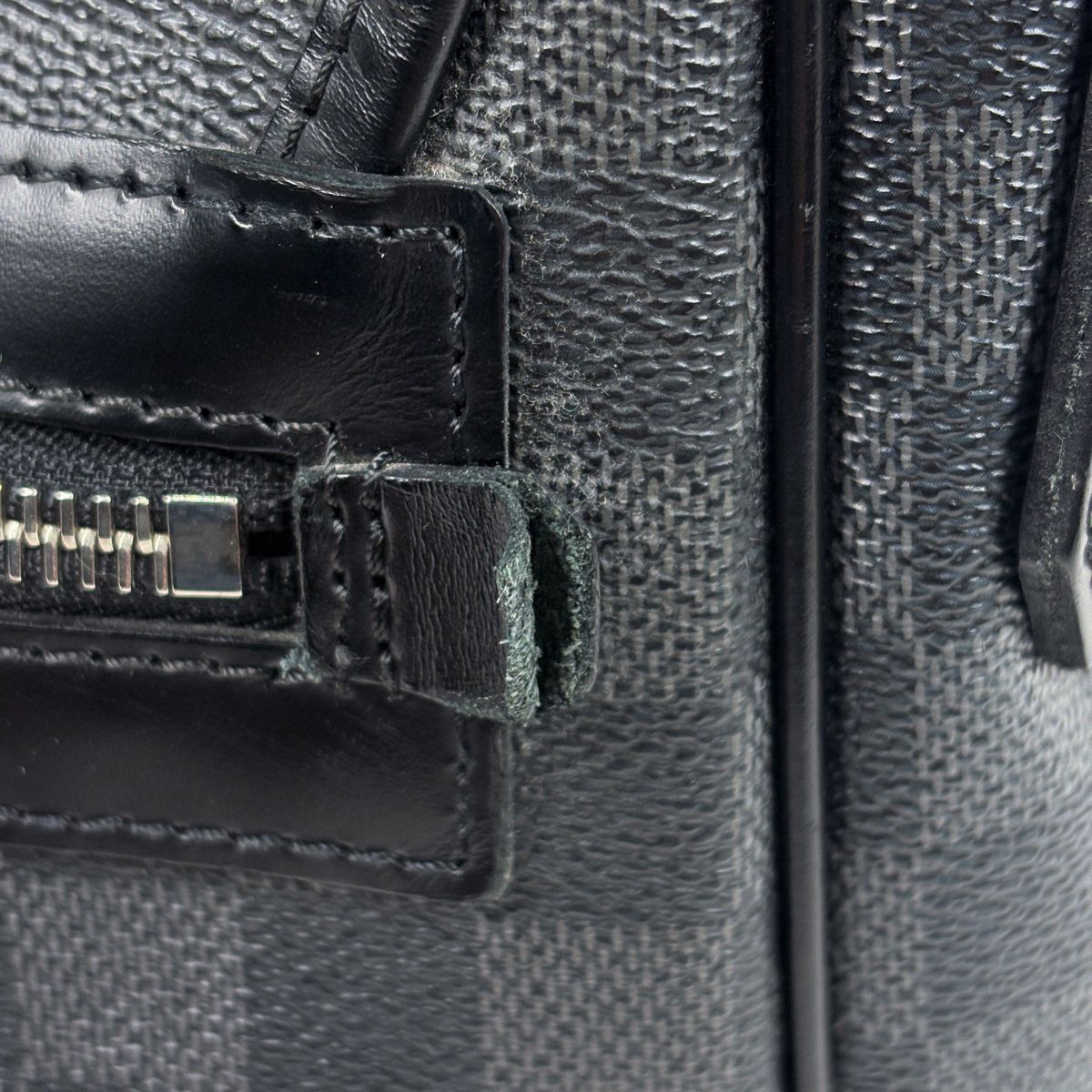 Louis Vuitton Daniel MM Messenger Bag Damier Graphite Black — view 4
