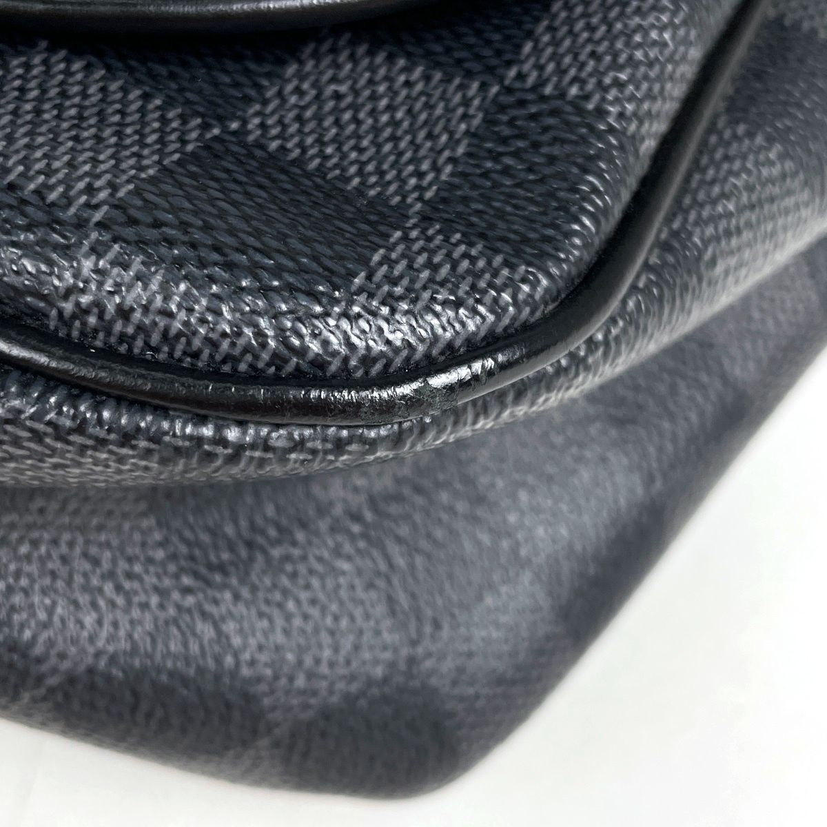 Louis Vuitton Daniel MM Messenger Bag Damier Graphite Noir — view 3