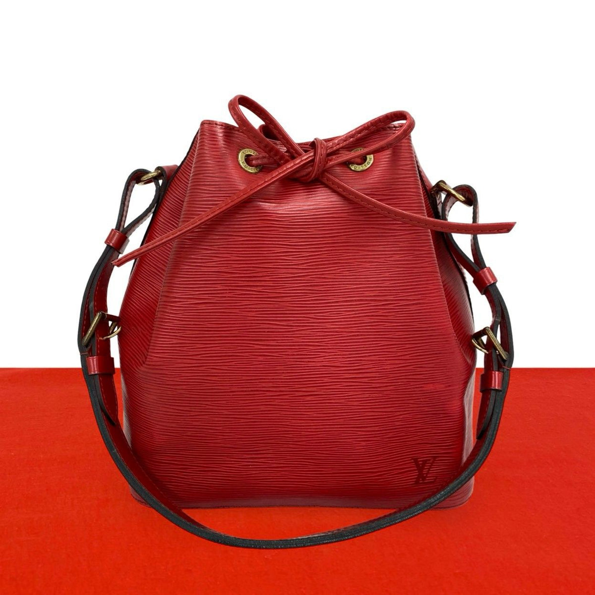 Louis Vuitton Vintage Petit Noe Epi Leather Drawstring Shoulder Bag Castilian