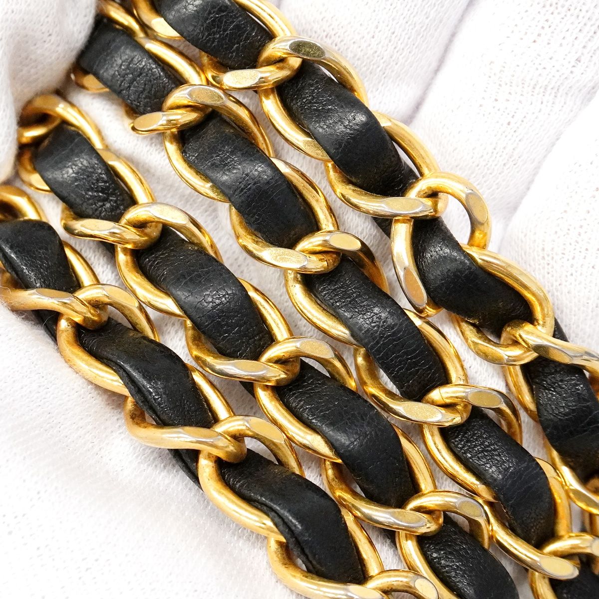 Chanel Shoulder Bag Diana Lambskin Black Gold — view 7