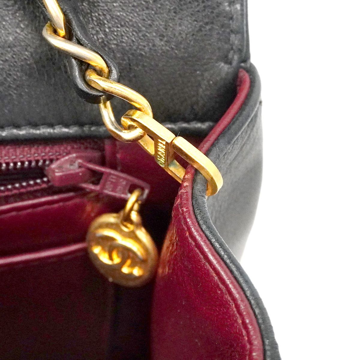 Chanel Shoulder Bag Diana Lambskin Black Gold — view 8