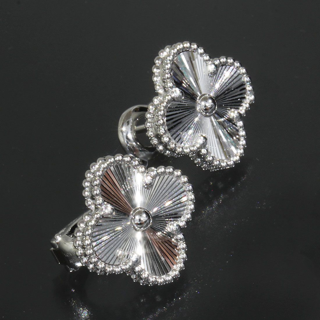 Van Cleef & Arpels Guilloche Earrings 18k White Gold Box and Paper