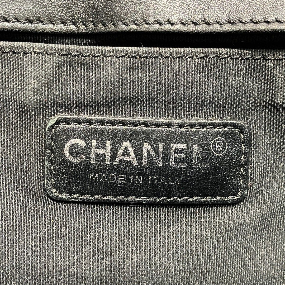 Chanel Boy Flap Shoulder Bag Patent Leather — view 4