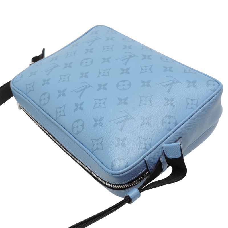 Louis Vuitton Shoulder Bag — view 4