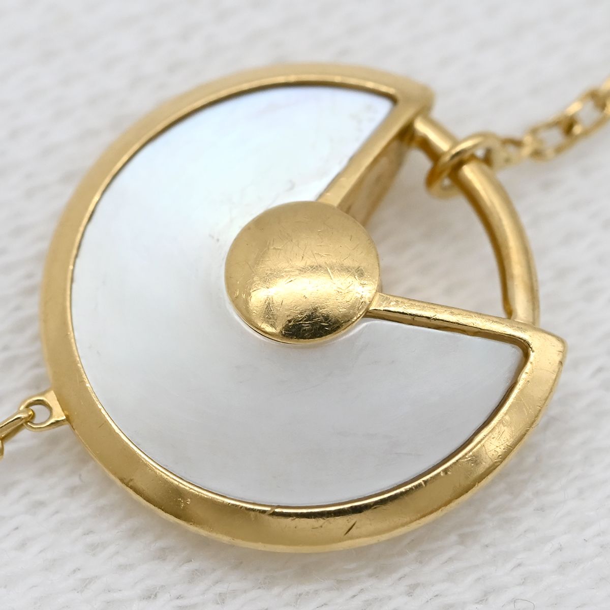 Cartier Bracelet Amulette de Cartier XS Pearl White Yellow Gold Diamond — view 3