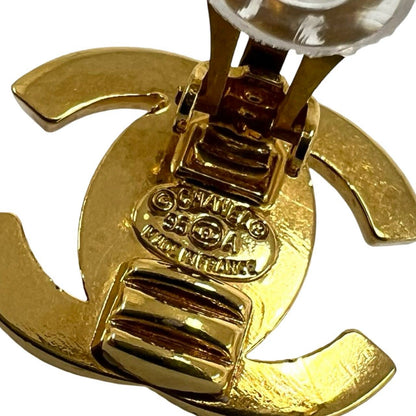 Chanel With Rice 95A Vintage CC Logo Turnlock Motif Earrings Gold — view 2