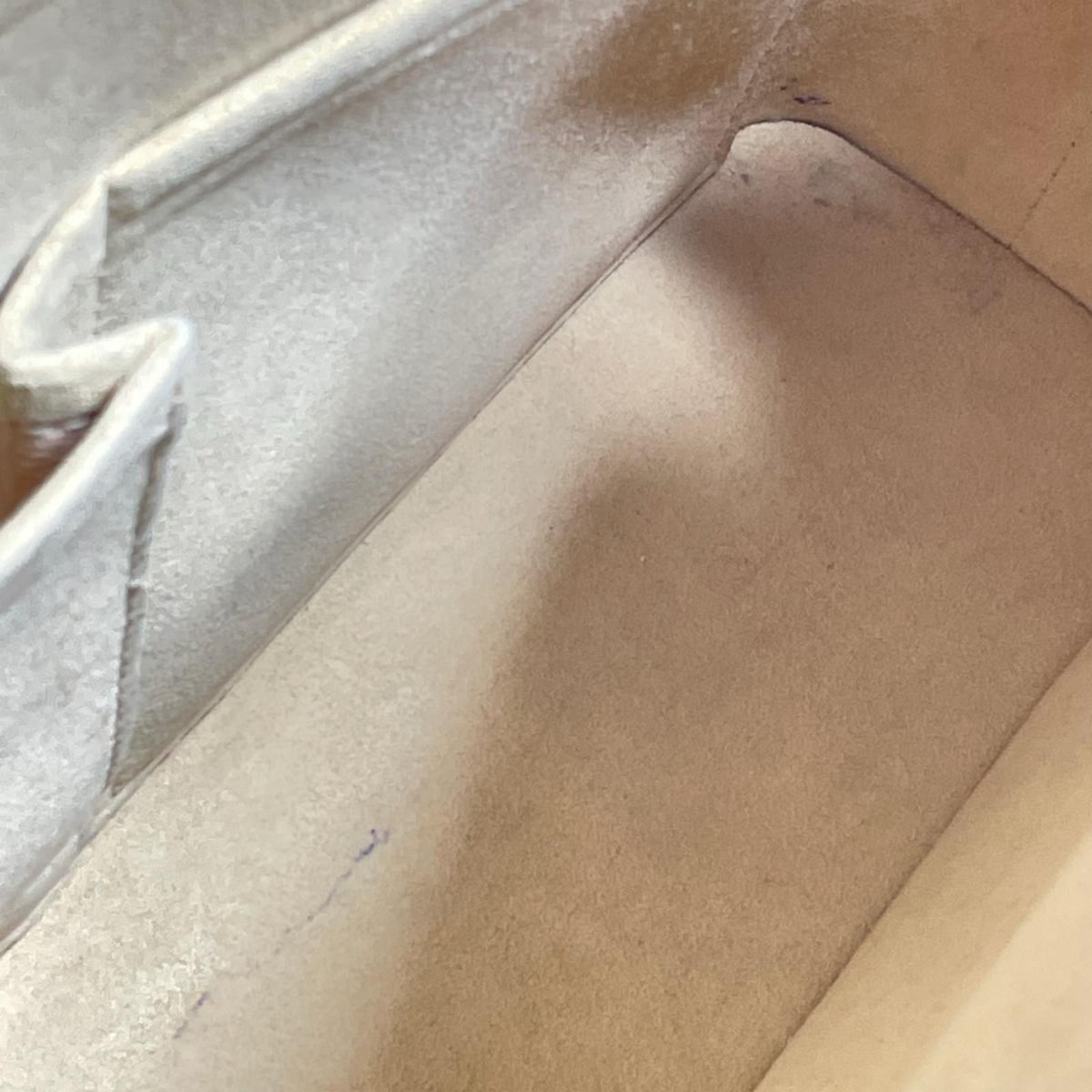 Louis Vuitton Monogram Luco Tote Bag Inside Stickiness Vachetta Leather — view 8