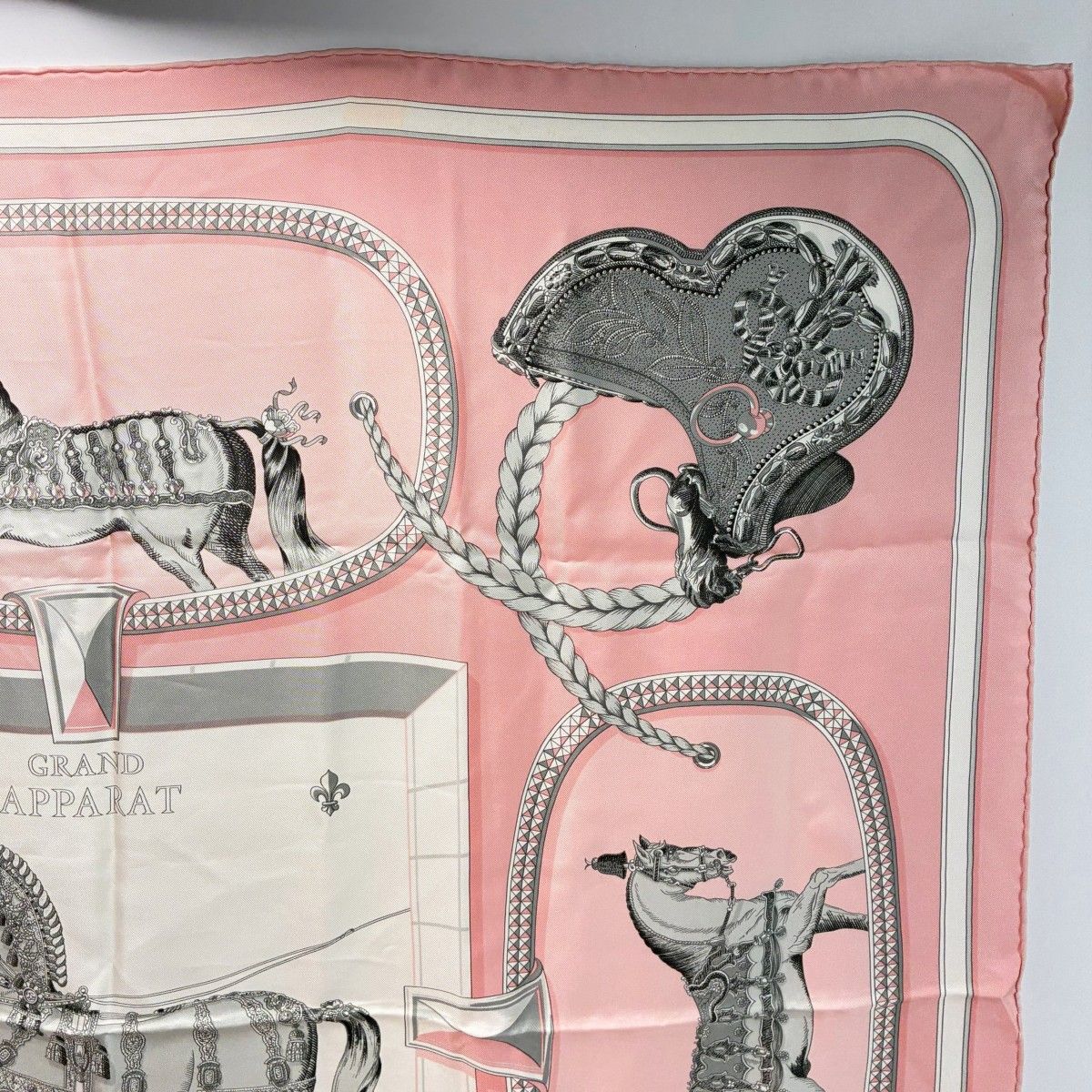 Hermes Grand Apparat Scarf Silk 100% Pink — view 4