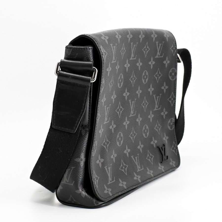 Louis Vuitton Shoulder Bag District PM — view 2