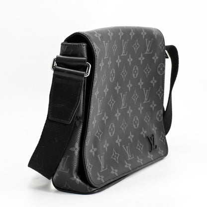 Louis Vuitton Shoulder Bag District PM — view 2