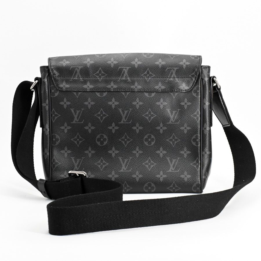 Louis Vuitton Shoulder Bag District PM — view 3