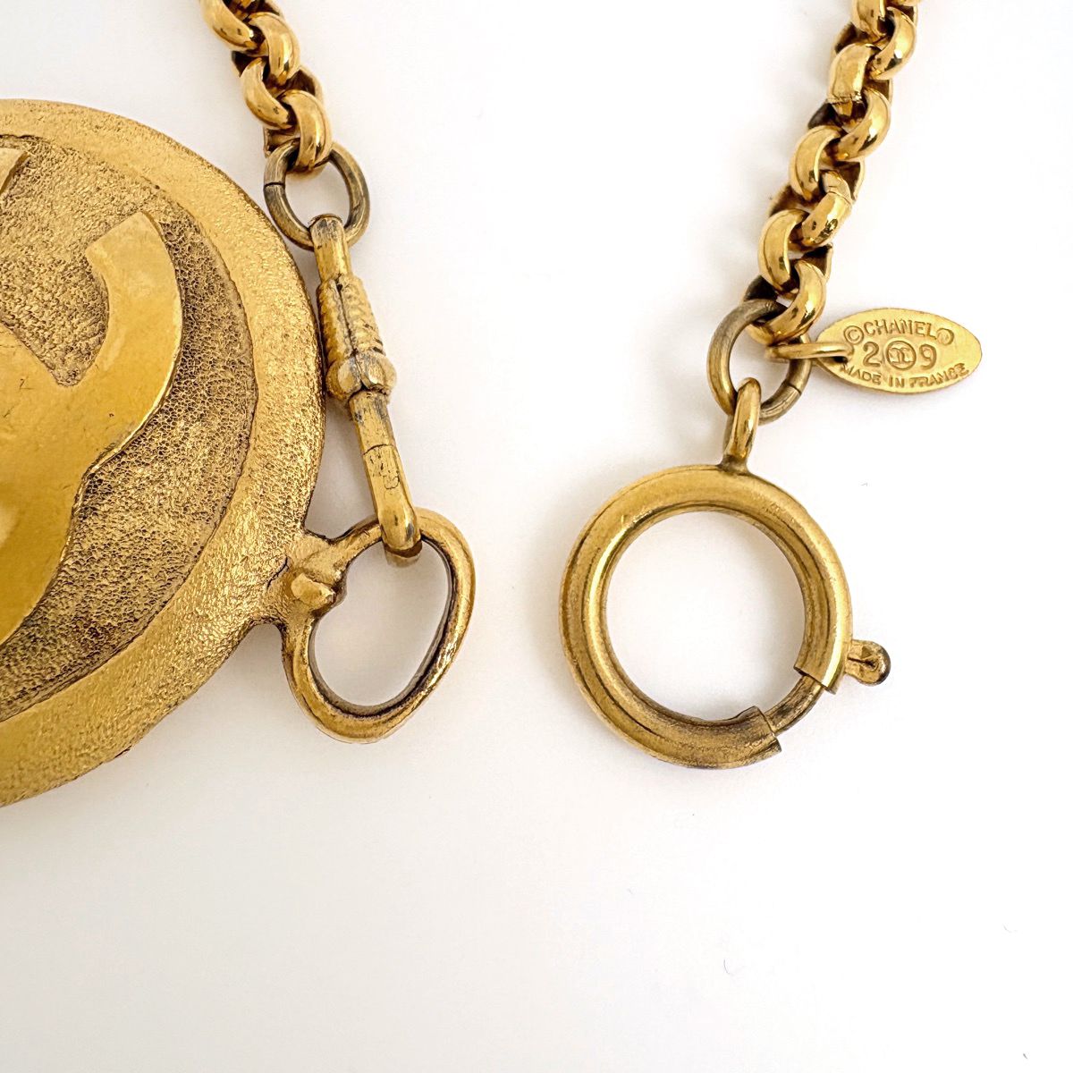 Chanel Necklace CC Logo Mirror Round Long Gold Plated — view 3