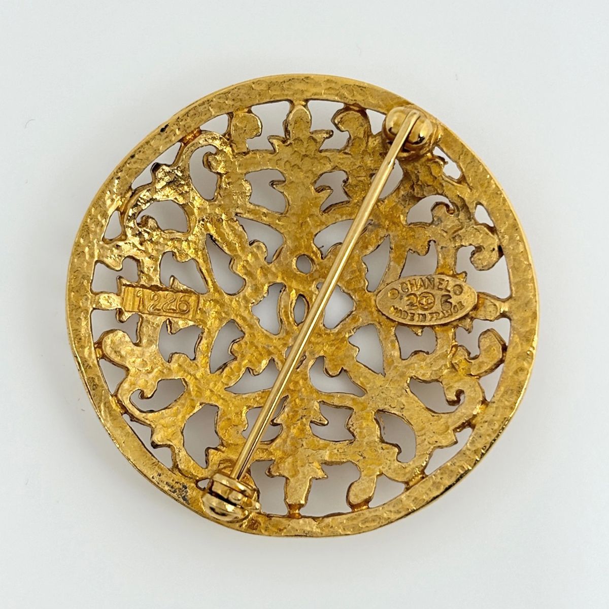 Chanel Brooch Round Gold Plated — view 2
