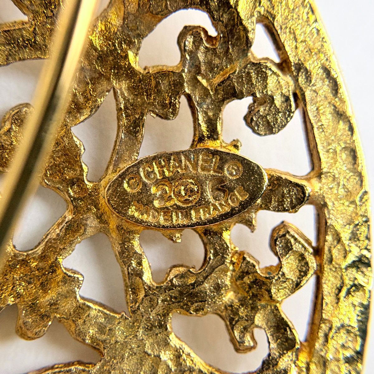 Chanel Brooch Round Gold Plated — view 5