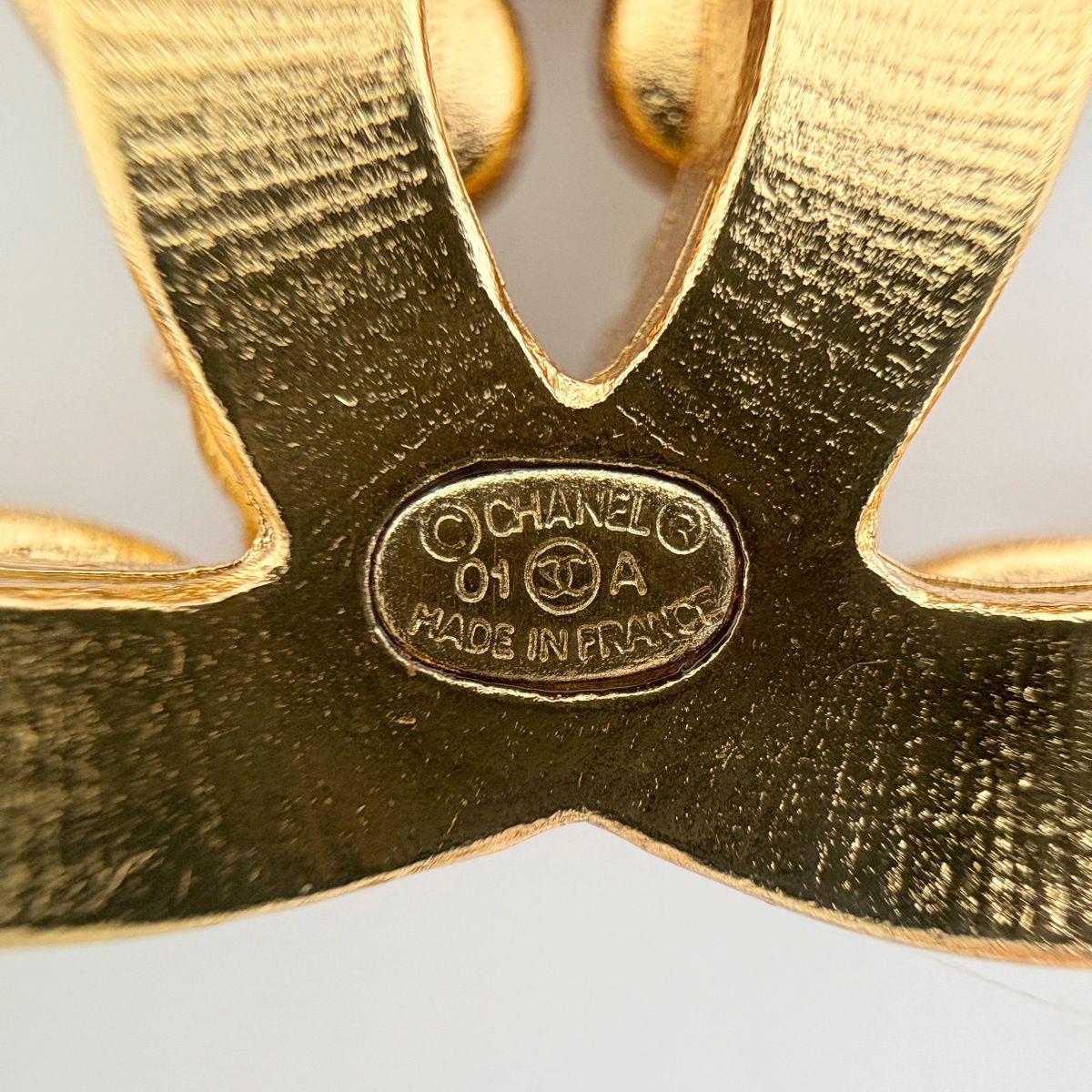 Chanel Brooch CC Logo Color Stone Gold — view 4