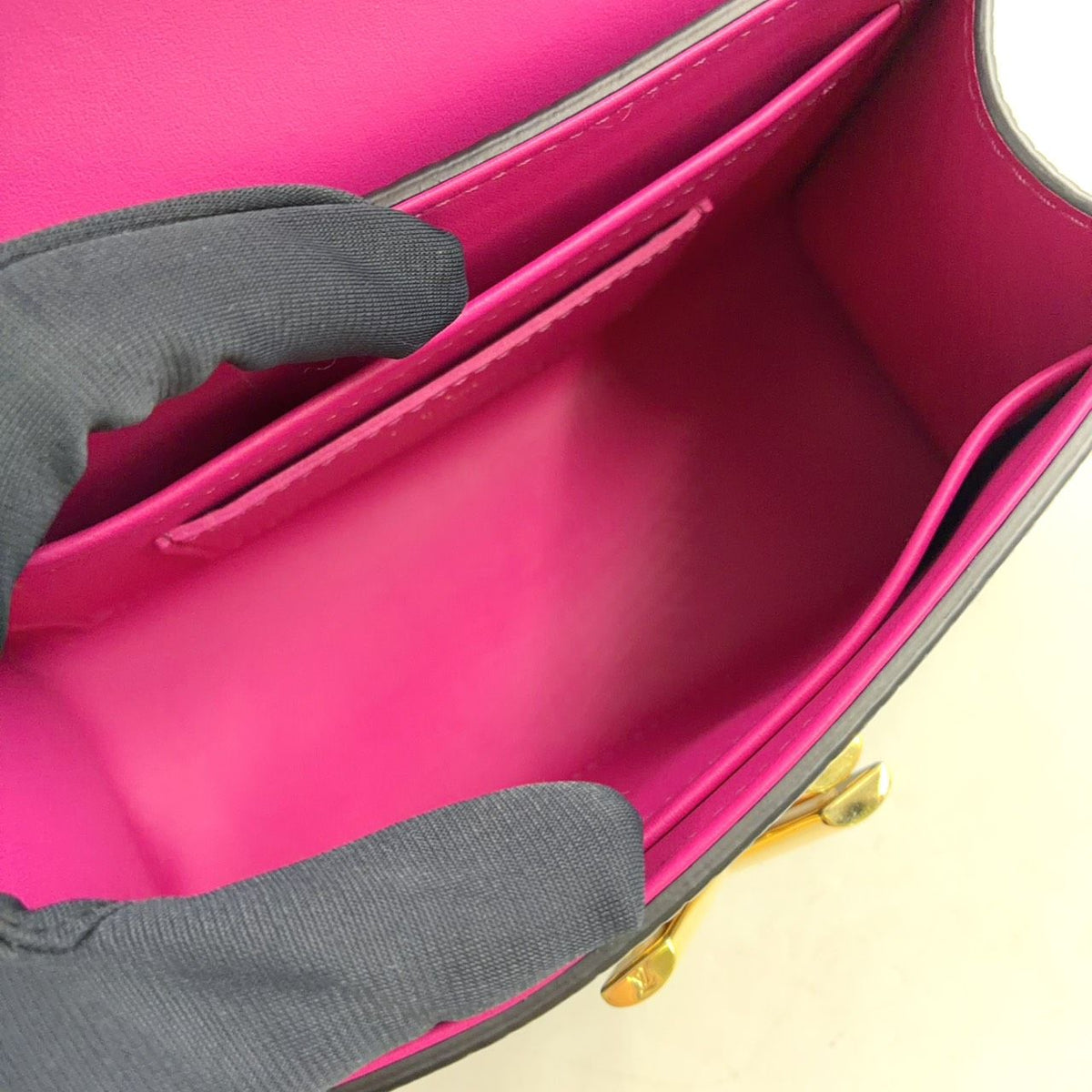 Louis Vuitton Twist One Handle PM Leather Black Handbag Gold — view 3