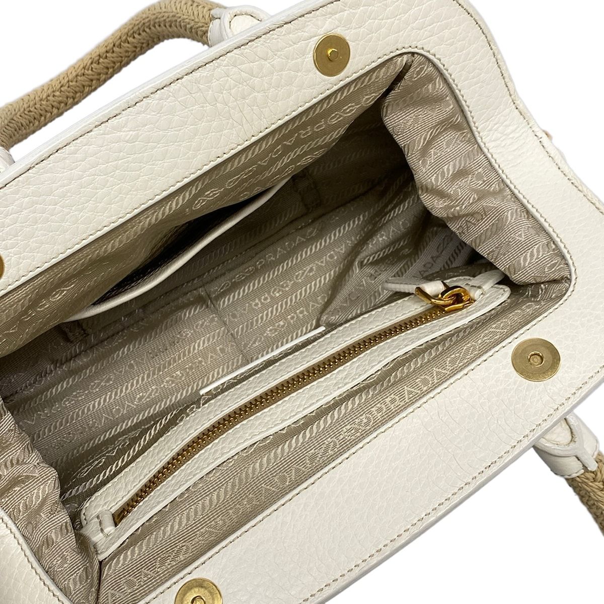 Prada Handbag Beige White Kiss Lock Leather Tag — view 7