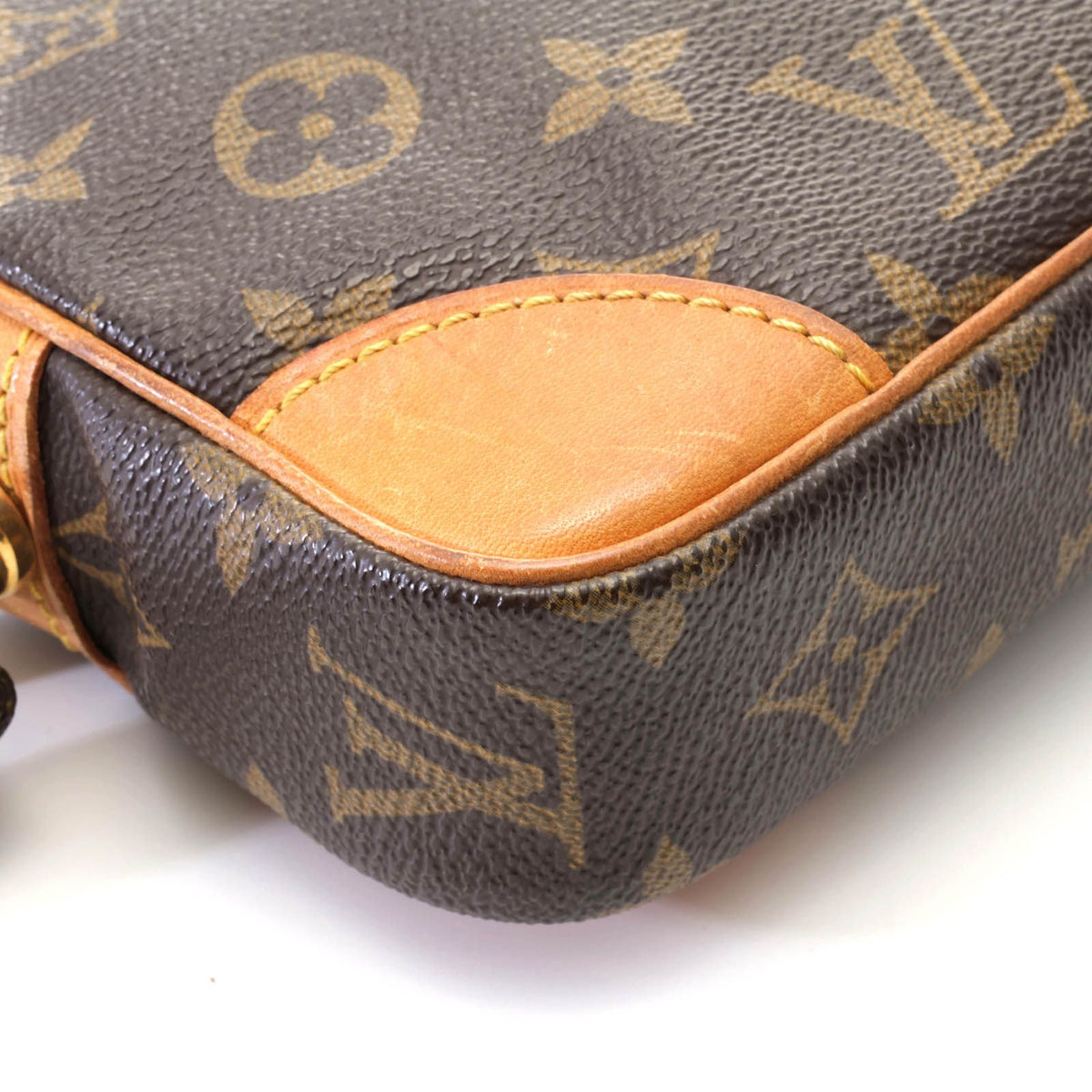 Louis Vuitton Marly Dragonne PM Monogram Clutch Canvas Brown — view 7
