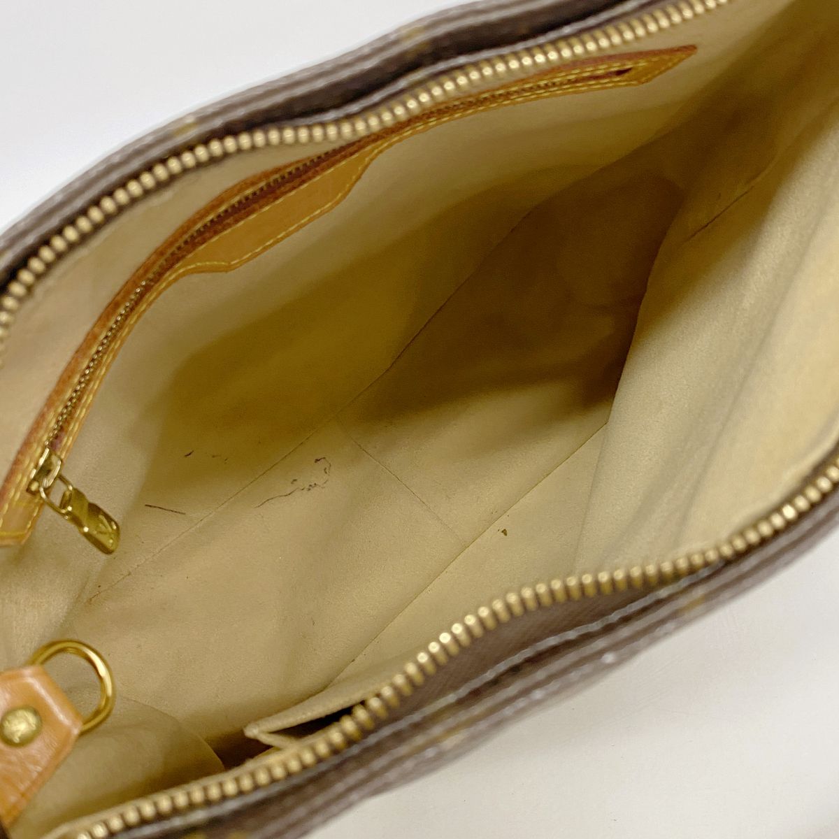 Louis Vuitton Shoulder Bag Monogram Looping GM Brown — view 4