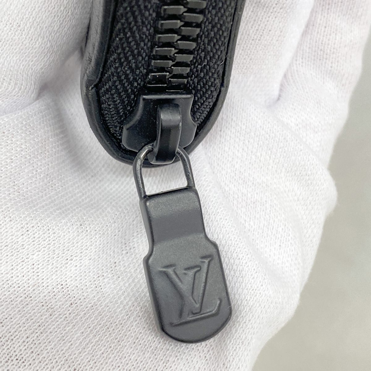 Louis Vuitton Wallet Monogram Shadow Zippy Vertical Black — view 7