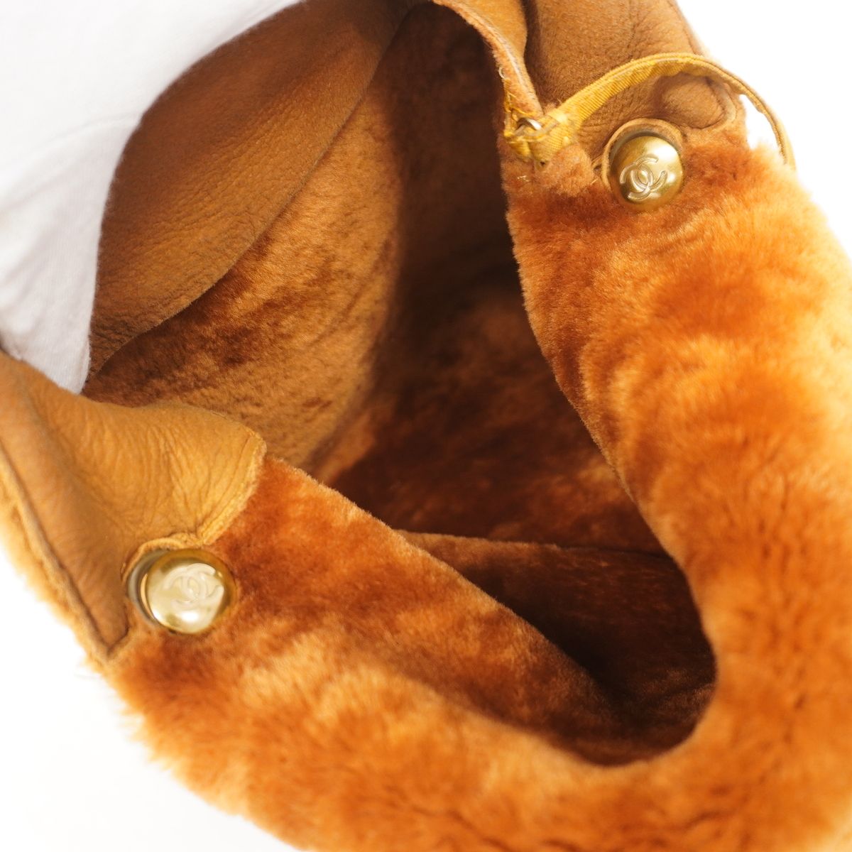 Chanel Shoulder Bag Suede Brown Gold — view 4