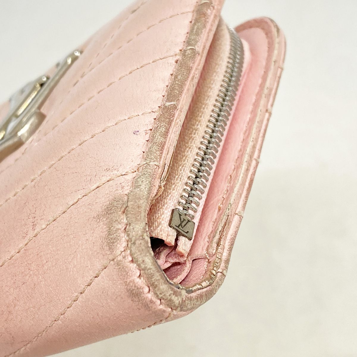 Louis Vuitton Wallet New Wave Gypto Compact Smoothie Pink — view 5