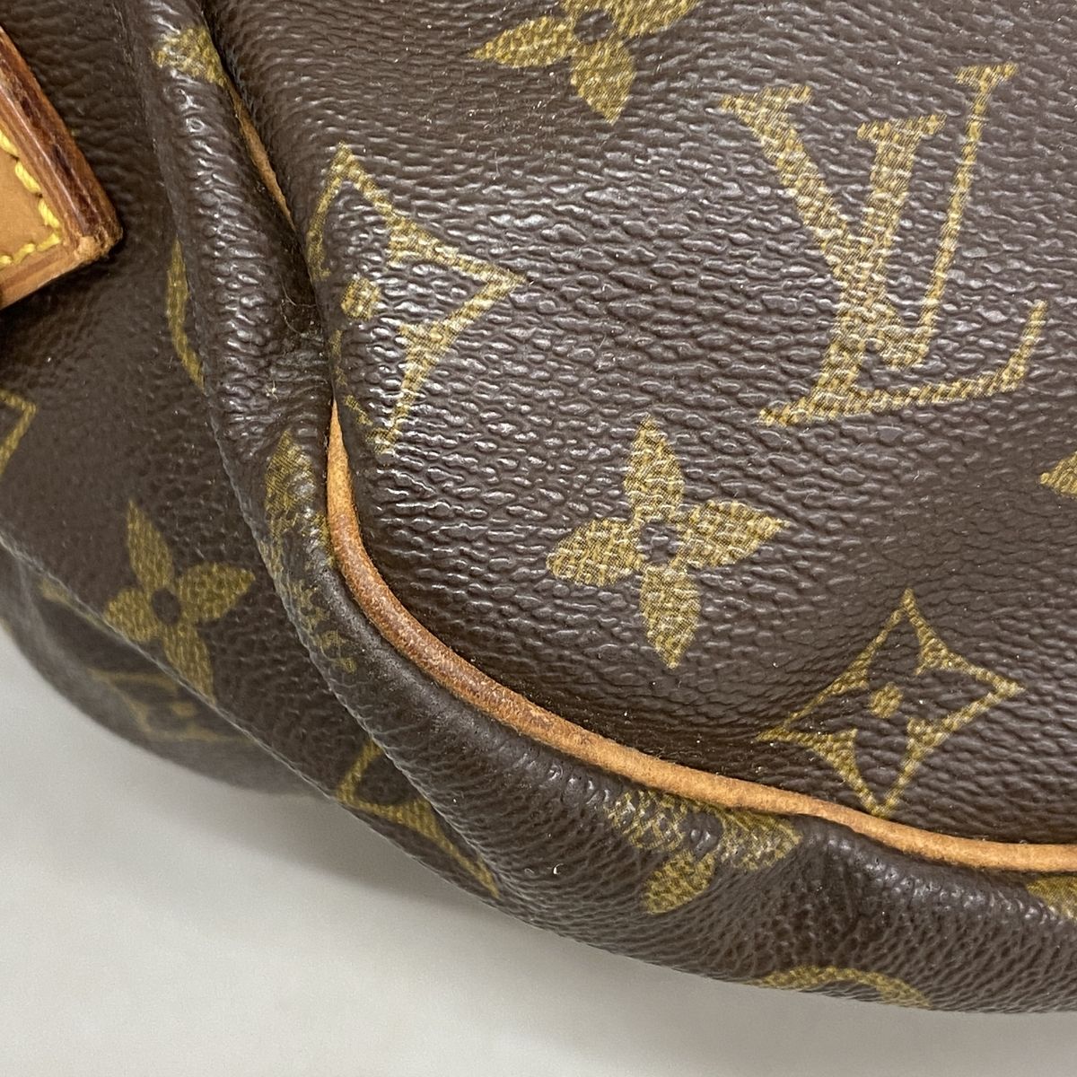 Louis Vuitton Shoulder Bag Monogram Saumur 35 Brown — view 6